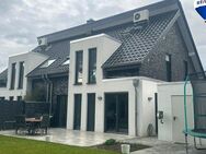 Moderne Doppelhaushälfte mit Luftwärmepumpe und PV - Anlage: Attraktive Preisreduzierung für nachhaltiges Wohnen. - Bielefeld