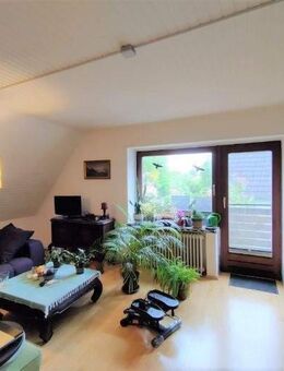 Ideal für zwei Personen...gemütliche Dachgeschosswohnung mit kleinem Sonnenbalkon und Garage - Wistedt