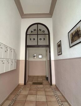 Helle Eigentumswohnung mit 5 Zimmern und Altbau-Charme - Düsseldorf