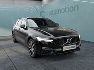 Volvo V90, Ultimate Dark Recharge Plug-In Hybrid AWD, Jahr 2023 - München