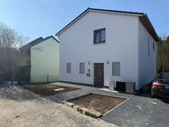 Kapitalanleger oder Eigennutzer aufgepasst !!! Modernes EFH Bj. 2024 mit Einbauküche und Stellplatz zu verkaufen !!! - Hirschau