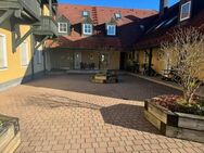 Großzügig wie ein Haus - ganz ohne Gartenarbeit, im ruhigen Innenhof - Eiselfing