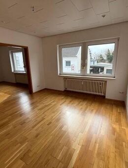 Helle Eigentumswohnung im Herzen von Hochneukirch mit Garage und alleiniger Gartennutzung - Jüchen