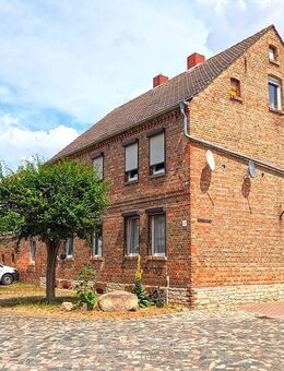 Zweifamilienhaus mit weiterem Ausbaupotenzial - 1 WE vermietet - Hötensleben