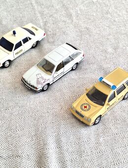 2 x Gama Modellauto 1:45/43--Mercedes Benz 450 SE--Polizei--und BMW 525i Kombi 1 x MB Kombi Notarzt - Meckenheim