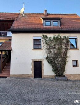 BERK Immobilien - Wohnhaus mit Herz: Gemütlichkeit und Scheune auf großem Grundstück - Weibersbrunn