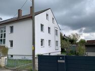 KNIPFER IMMOBILIEN - Gepflegtes 3-Familienhaus in Diedorf-Hausen mit Doppelgarage zum Kauf - Diedorf
