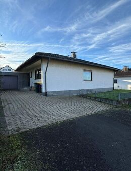 Einfamilienhaus (Walmdachbungalow) in naturverbundener Wohnlage von Königswinter-Frohnhardt - Königswinter