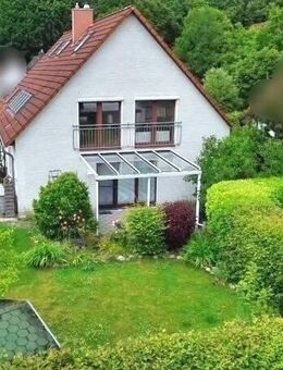 Wohnen & Wohlfühlen: Zweifamilienhaus - Ahrensburg