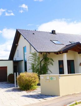 Exklusives 255 qm Einfamilienhaus mit separten Büro-/Praxis/ Einliegerwohnung in ruhiger Lage von Neuburg-Bittenbrunn - Neuburg (Donau)