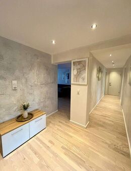 Top renovierte 3 Zi-Wohnung mit Balkon, Aufzug & Tiefgarage, ruhig & bezugsfertig - Gomaringen