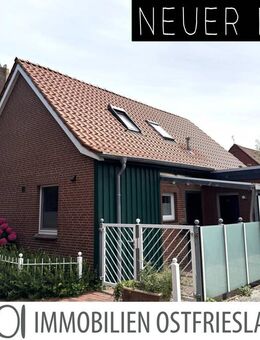 Mit Blick auf die Kreuzkirche: Teilmodernisiertes EFH mit kl. Außenbereich in malerischer Lage - Krummhörn