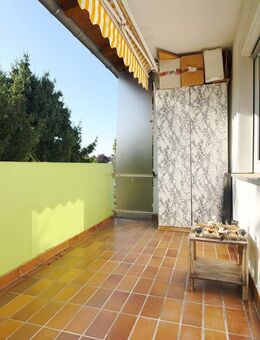 Provisionsfrei - Zentrale Sofort Bezugsfähige 3 Zimmer Wohnung mit Balkon und Garage - Backnang