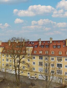 Verwirklichen Sie Ihren Wohntraum - potentialreiche Altbau Maisonette-Dachgeschosswohnung - München