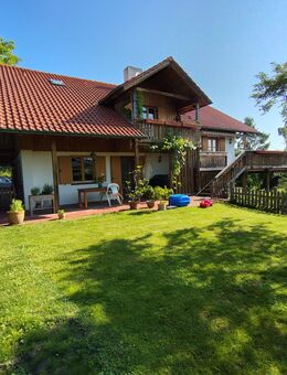 Landhausvilla im voralpenländischen Stil mit schwebenden Raumebenen in Splitlevelarchitektur auf gigantischem Grundstück nahe Ammersee. - Inning (Ammersee)