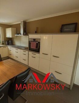 Modernisierte 3-Zimmer-Wohnung mit Loggia, hochwertiger Einbauküche und ausgebauten Dachgeschoss in bester Lage in Stuhr- Varrel zu verkaufen! - Stuhr