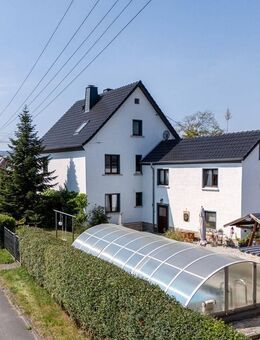 Charmantes Einfamilienhaus mit großem Garten, Pool und viel Potenzial - Schöps