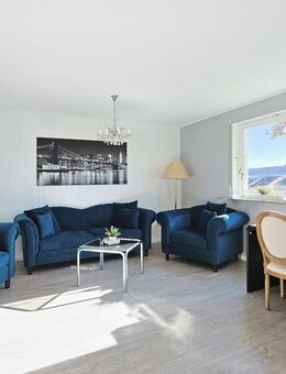 Lichtdurchflutete, unvermietete Wohnung mit 2 Balkonen und Tiefgaragenstellplatz - Waldenbuch