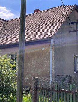 Doppelhaushälfte mit Nebengebäude und Grundstück - Löbau