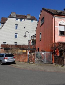 Flensburgerstraße - Walle - nicht Bahnseite - Reihenendhaus mit zwei Garagen - - Bremen