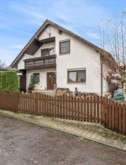 Einfamilienhaus mit Einliegerwohnung in Schlat - Schlat