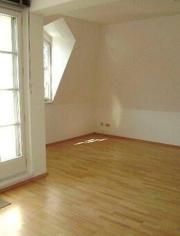 TOP VILLENLAGE direkt am MESSELPARK + sonnige 1,5 Zimmer mit Balkon + Aufzug - Berlin