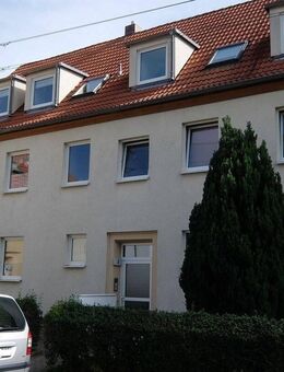 Böhlen - hübsche, kleine und günstige 4-Raum-Familienwohnung mit Tageslichtbad und Wanne - Böhlen (Sachsen)