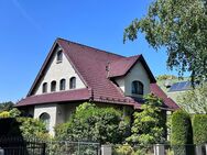 Wunderschönes Einfamilienhaus mit 7 Zimmern und traumhaftem Garten mit Swimmingpool in Großziethen - Schönefeld