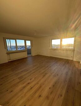 Geräumige 5-Zimmer-Wohnung mit Balkon in Tirschenreuth - Tirschenreuth