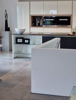 Moderne , helle , Stadtvilla , voll ausgestattet mit tollem Pool ,Dampfsauna uvm.direkt zum einziehen ! - Bockenheim (Weinstraße)