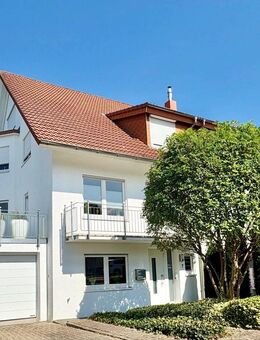 Gepflegte und bezugsfreie DHH in Feldrandlage - Karlsruhe