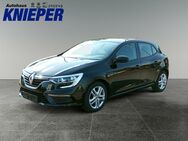 Renault Megane, 1.2 TCe 100 Energy Play, Jahr 2018 - Zetel