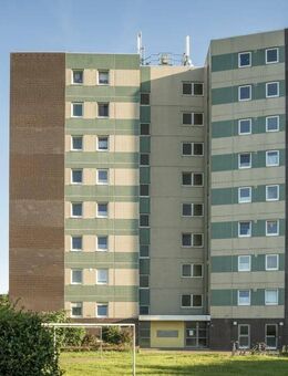 Bereits modernisierte 4-ZKB-Balkonwohnung im Erdgeschoss eines Hochhauses in Heppens zu vermieten! - Wilhelmshaven