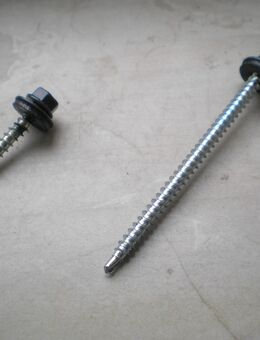 Befestigungsschrauben für Dachsanierung, Gürteltaschen - Saffig