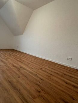 *** Charmante DG-Wohnung in grüner Lage! *** - Essen