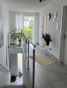 **Stilvolle, moderne DHH mit hochwertiger Einbauküche und Garage in Remscheid-Süd** - Remscheid