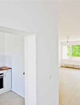 Bezugsfreie 3 Zi-Whg mit Süd-Balkon zzgl. Wohnküche Aufzug u. TG - Berlin