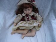 Porzellan Puppe 31cm. sitzend - Friedrichsdorf