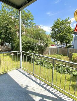 Sonniger Balkon, moderne Einbauküche und Tageslichtbad - Dresden