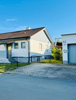 Wohnen auf einer Ebene: attraktiver Bungalow mit großem Grundstück in Osterhofen - Osterhofen