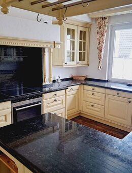 Freistehendes Einfamilienhaus mit Wintergarten, Doppelgarage und vielseitigem Potenzial - Warstein