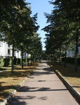 WOHNEN AM SCHLOSSPARK! _ 2-RAUM-WOHNUNG MIT TERRASSE IN BEGEHRTER WOHNANLAGE! [ZUR KAPITALANLAGE UND/ODER EIGENNUTZUNG!] - Düsseldorf