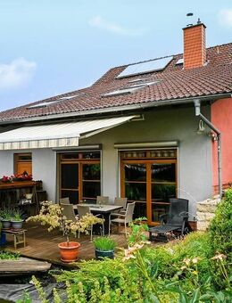 Sehr gepflegtes Einfamilienhaus mit liebevoll angelegtem Garten! - Hardegsen