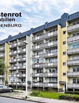 MIT EINBAUKÜCHE + BALKON: RENOVIERTE UND HELLE DREI-RAUM-WOHNUNG MIT KELLERRAUM - Neubrandenburg