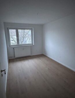 Ihr neues Zuhause - frisch renovierte 2 & 3 Zimmer Wohnungen mit Balkon - Eisenberg (Pfalz)