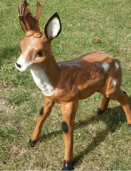 Dekofigur Rehbock stehend mittel Gartendekofigur Tierfigur - Hergisdorf
