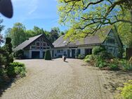 Stilvolles, sehr besonderes Landhaus-Ensemble mit vielfältigen Nutzungsmöglichkeiten in ruhiger Ortsrand-Höhenlage! - Nümbrecht