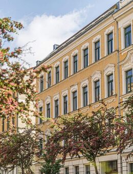 frisch renoviert I Balkon I Tageslichtbad mit Wanne I geräumige Küche mit Einbauküche I Aufzug - Leipzig
