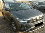 VW T-Roc, 1.5 TSI Life Multimedia VC, Jahr 2023 - Rüsselsheim