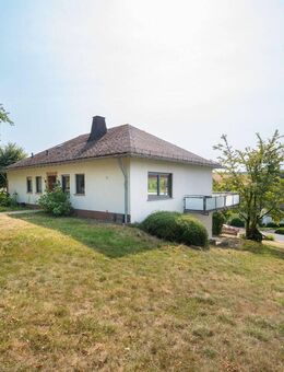 Zweifamilienhaus mit großem Grundstück in Singhofen - Singhofen